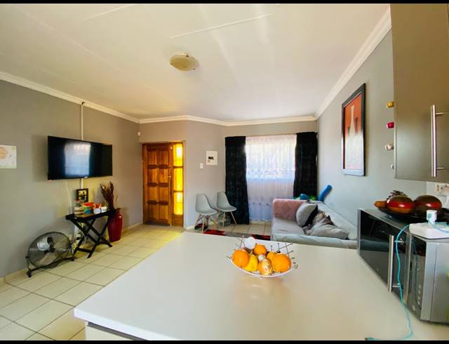 2 BEDROOM TOWNHOUSE FOR SALE IN ANNADALE